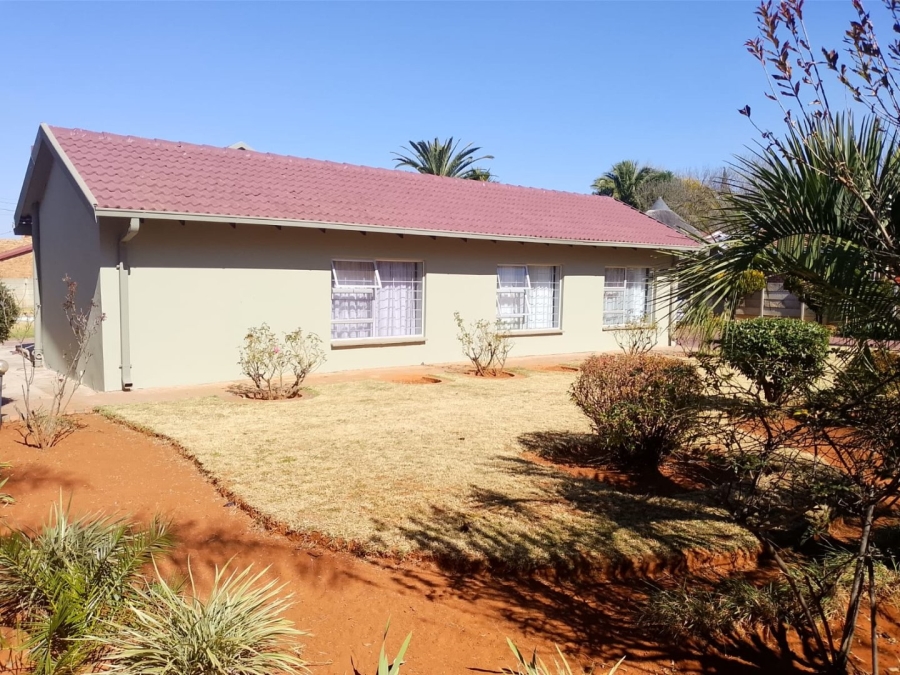 4 Bedroom Property for Sale in Flamwood North West